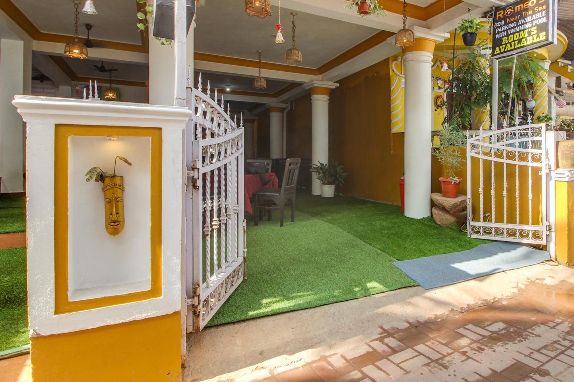 Collection O Romeos Place Baga Beach Hotel Calangute Exterior photo