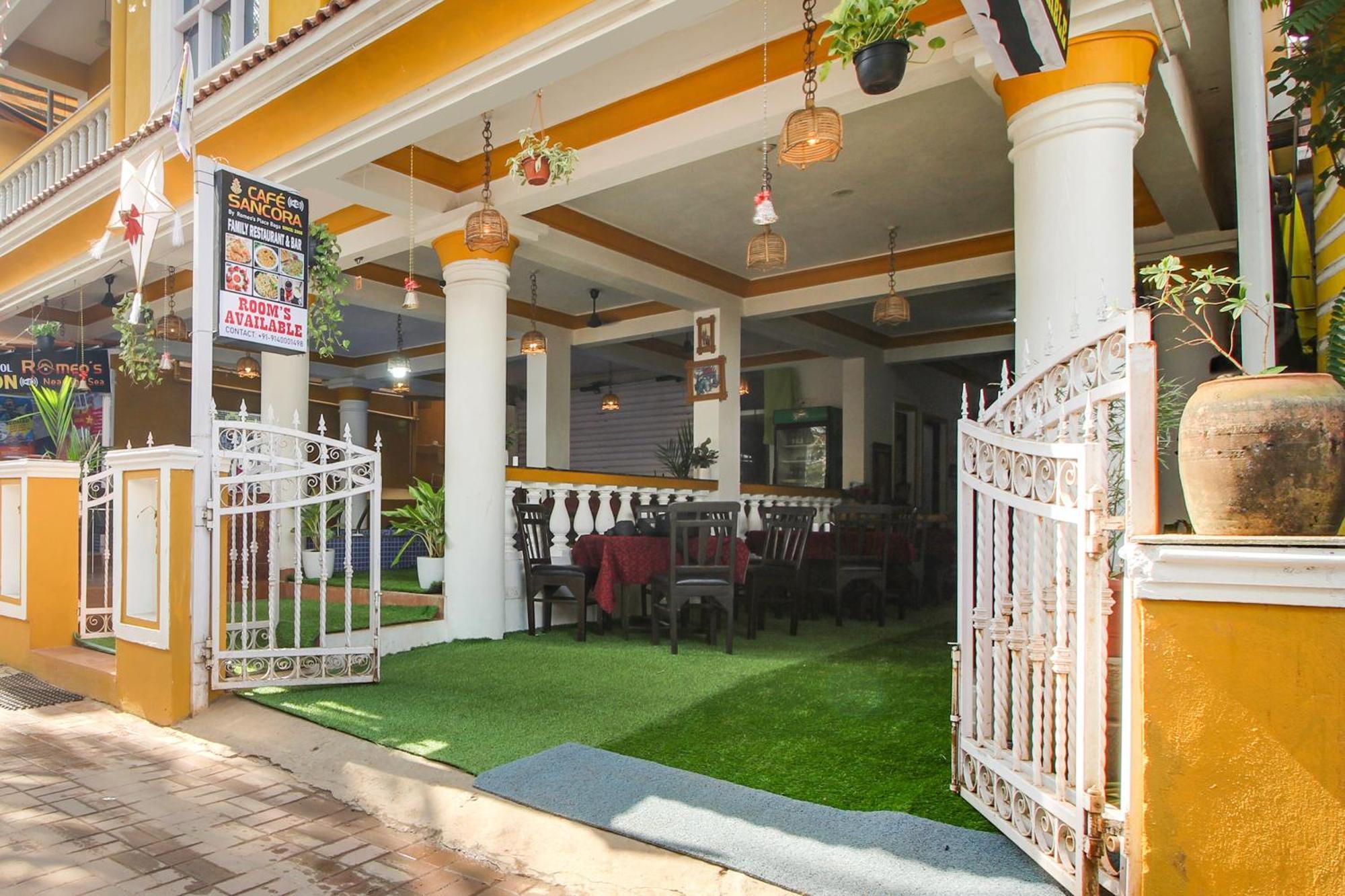 Collection O Romeos Place Baga Beach Hotel Calangute Exterior photo