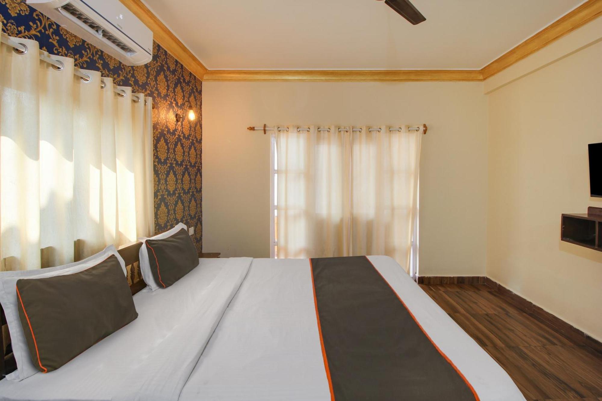 Collection O Romeos Place Baga Beach Hotel Calangute Exterior photo