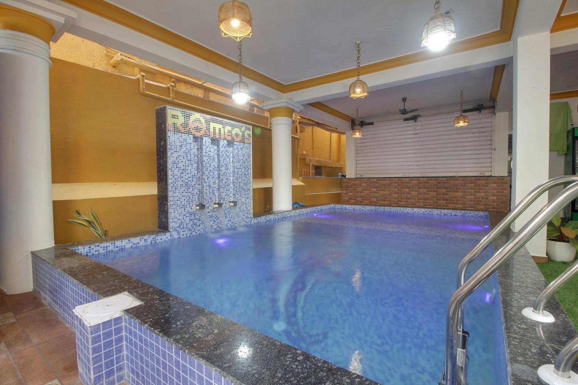 Collection O Romeos Place Baga Beach Hotel Calangute Exterior photo