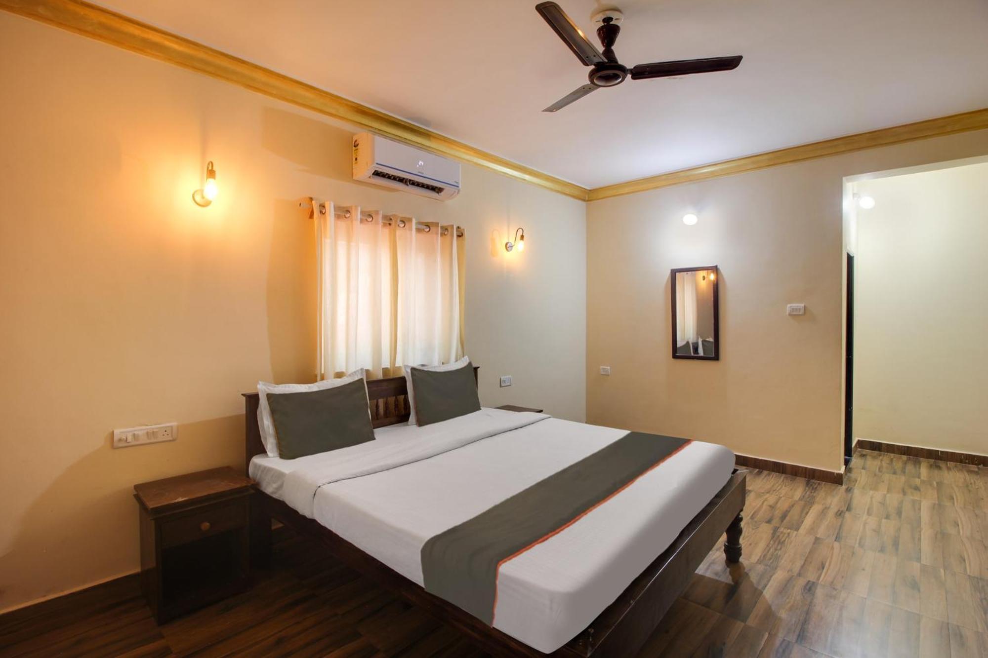 Collection O Romeos Place Baga Beach Hotel Calangute Exterior photo