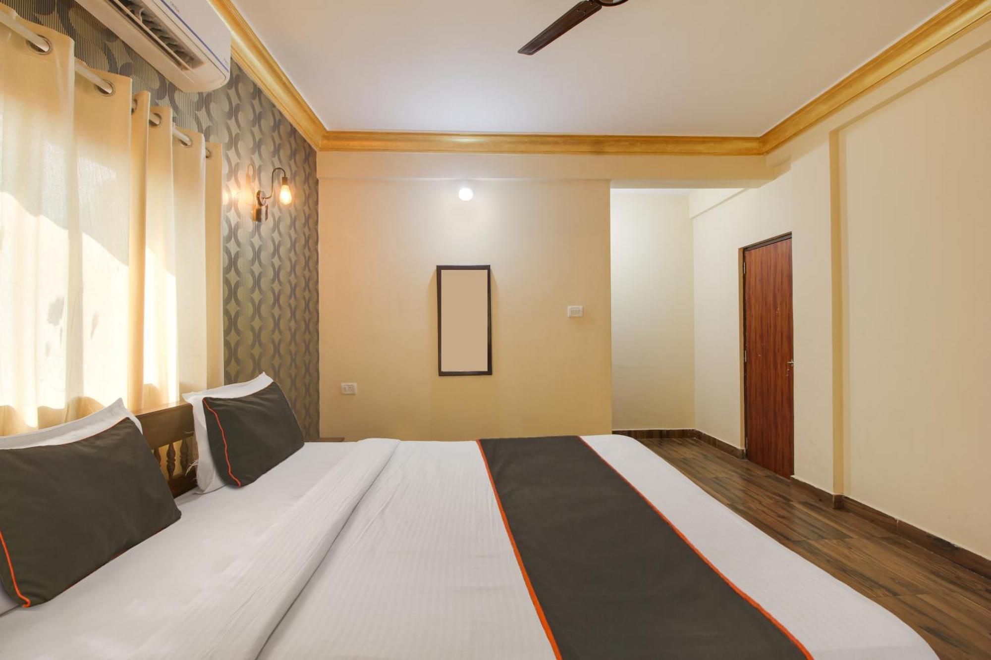 Collection O Romeos Place Baga Beach Hotel Calangute Exterior photo